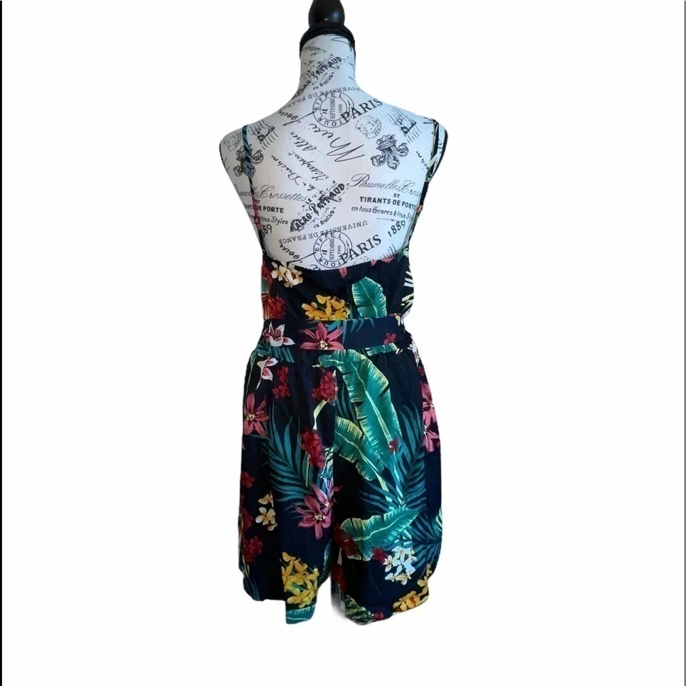 SHEIN faux wrap shorts romper. Size 2X - Picture 4 of 6